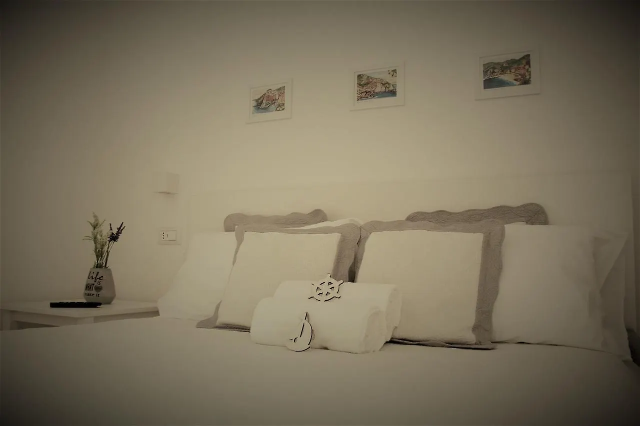 Real Rooms La Spezia 0*,